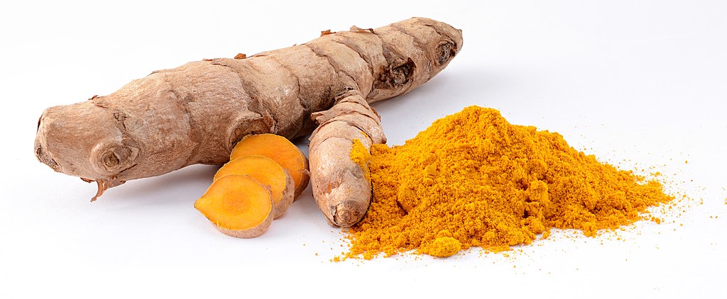 Turmeric vs Curcumin powder